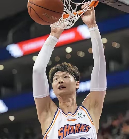 上海男篮连胜进一步巩固领先地位