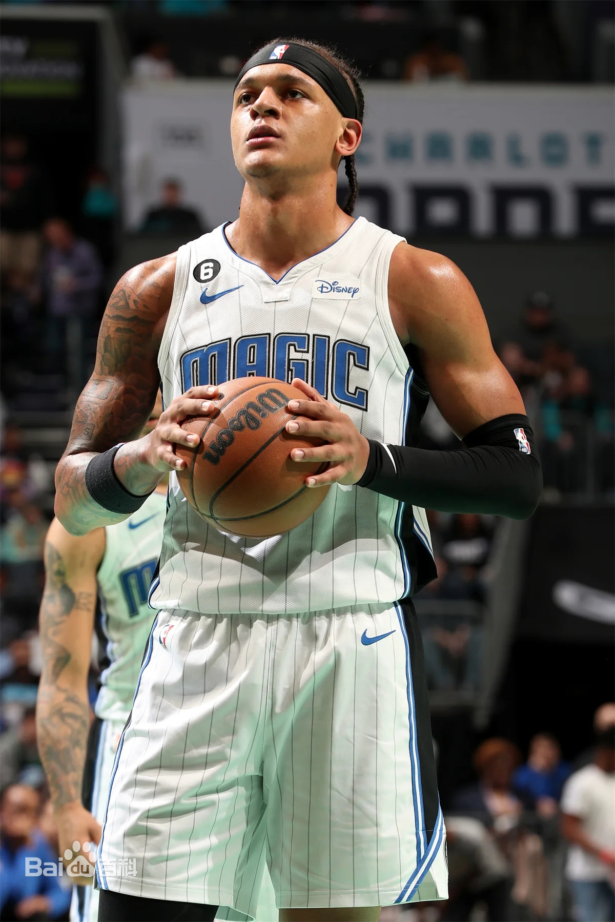球场飒爽英姿！NBA比赛中男神亮相