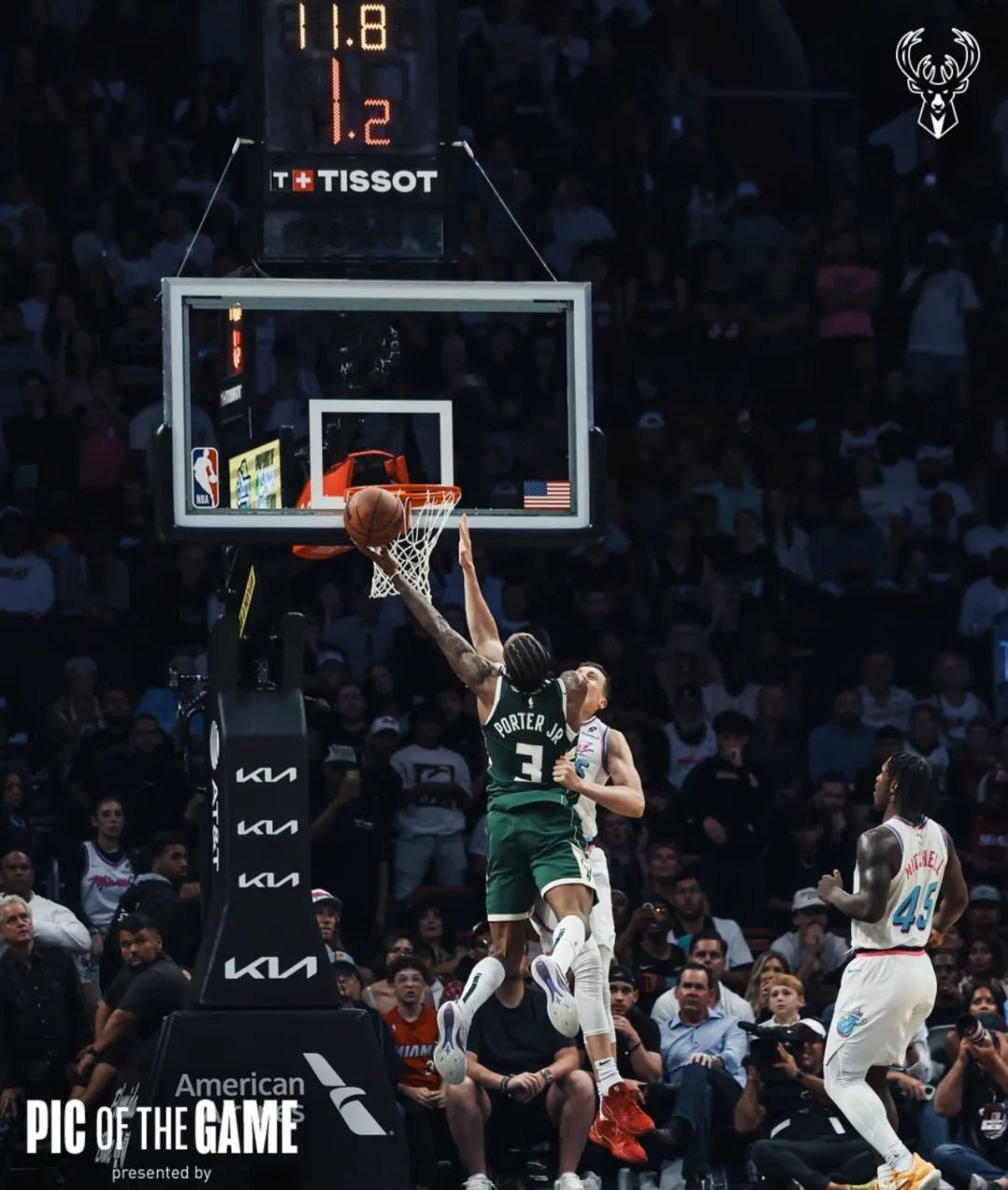 雄鹿球员连续两场空砍三分，成为进攻焦点