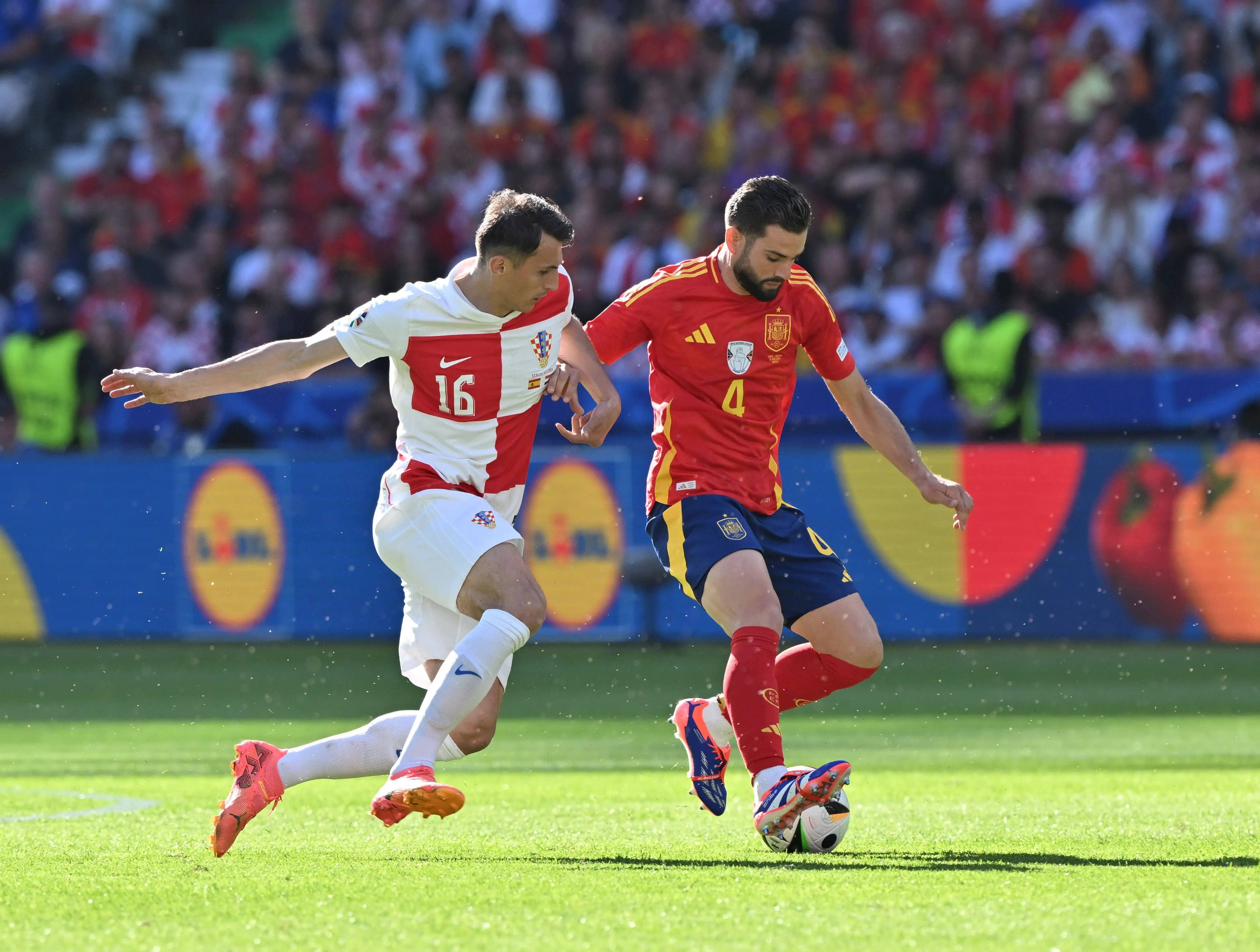 欧国联比赛进入关键阶段，球队全力以赴