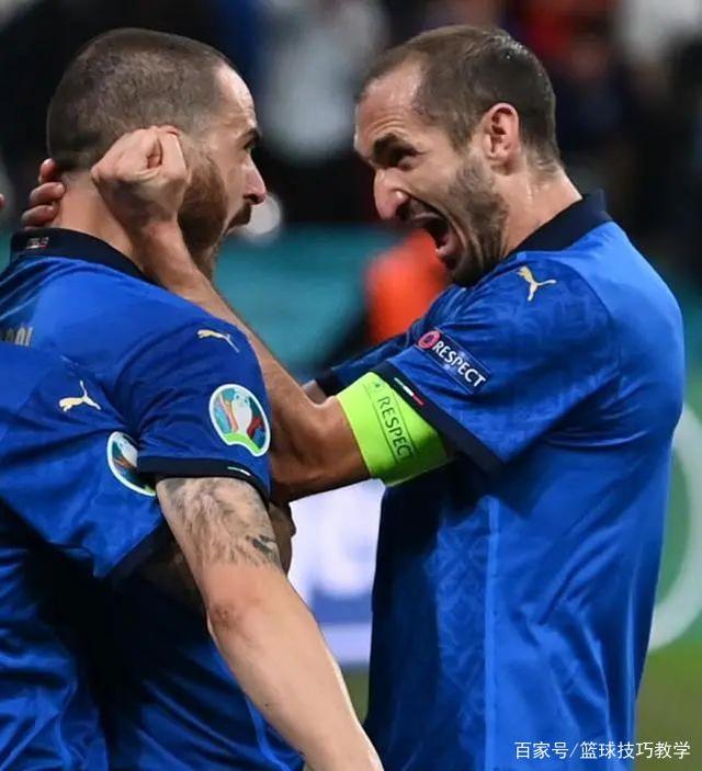 包含意大利篮球队获得冠军团队合作无懈可击的词条