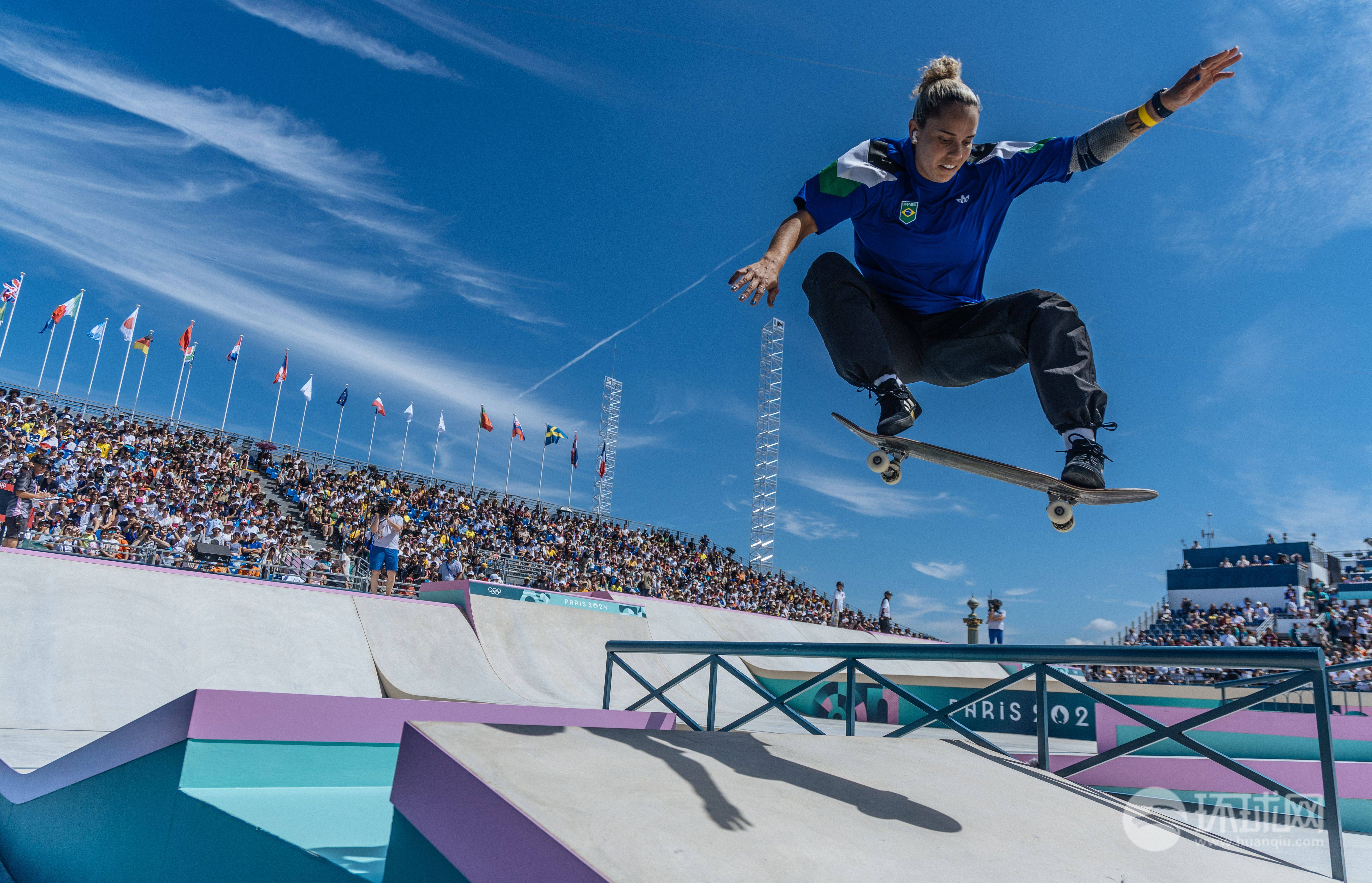 特技滑板选手惊艳登上领奖台的简单介绍