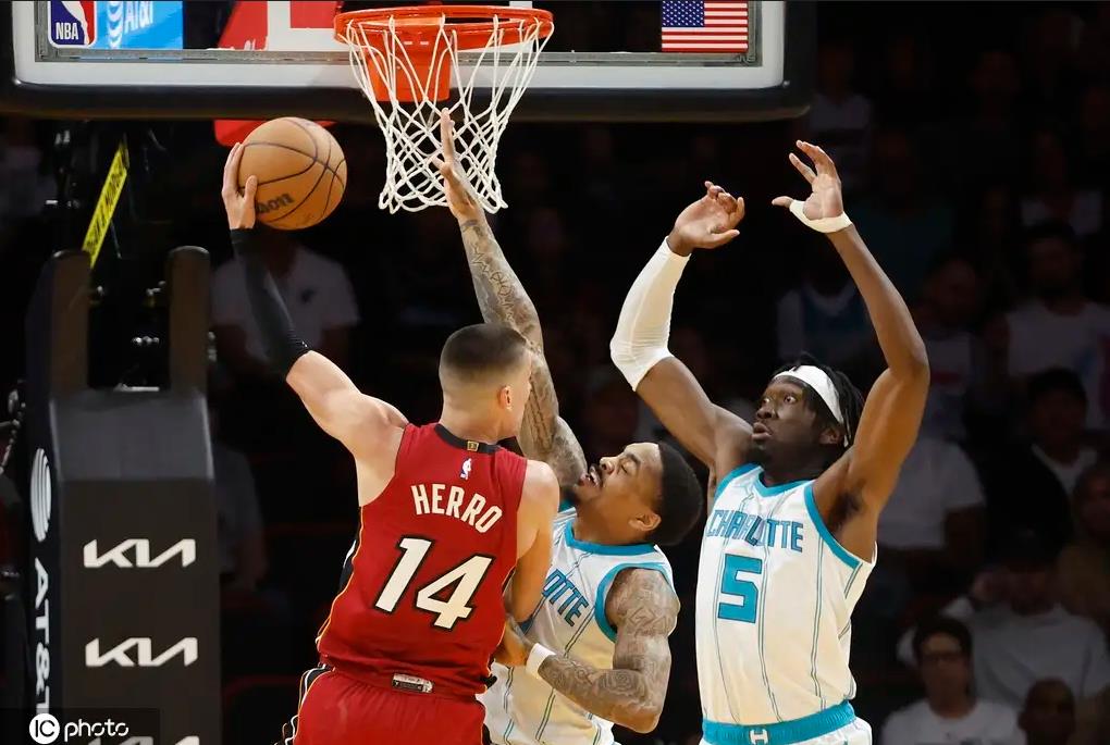 包含热火逆转黄蜂，豪取七连胜的词条