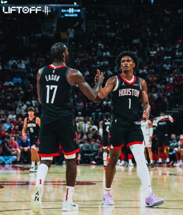 雄鹿队实力强劲，正全力备战下一个对手，期待再创佳绩！的简单介绍