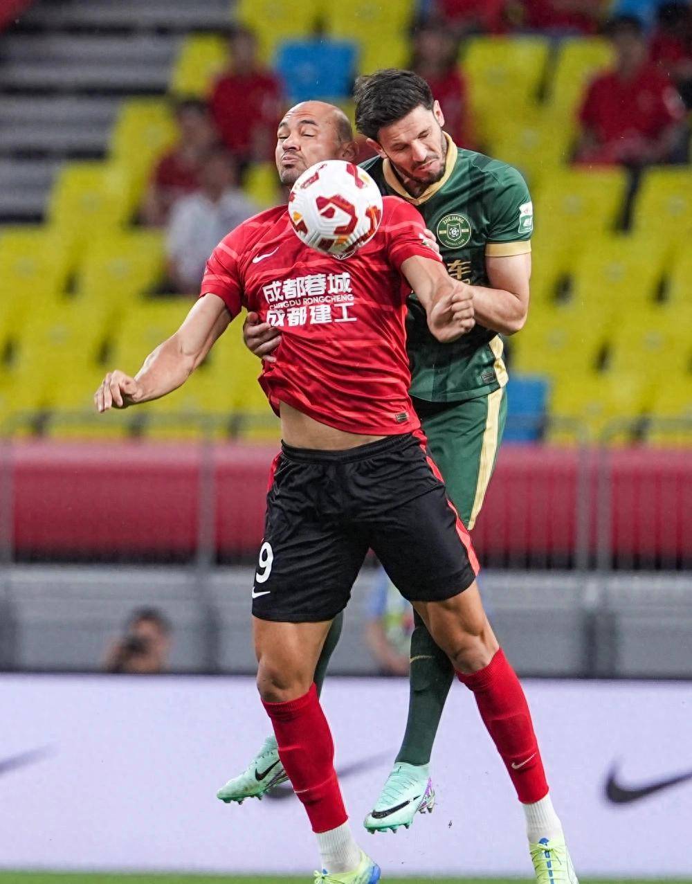 包含外援大放异彩，引领球队获胜的词条