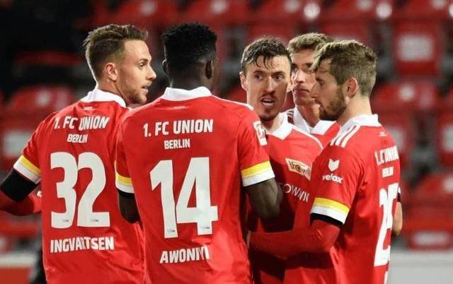 柏林赫塔队员集体发威，大胜对手